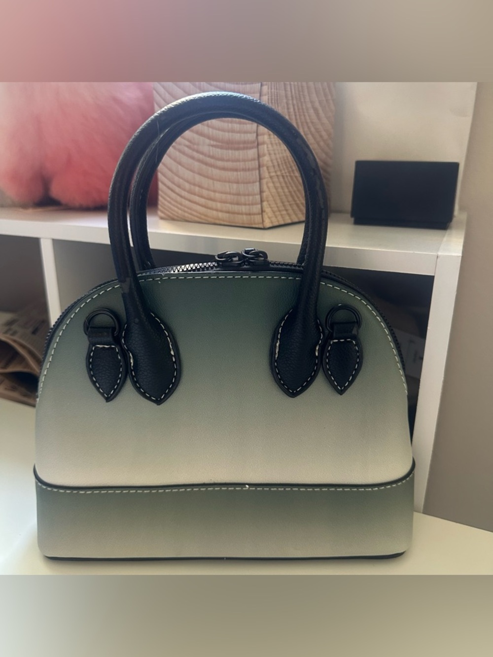 Stylish Gradient Dome Handbag - Green/Black